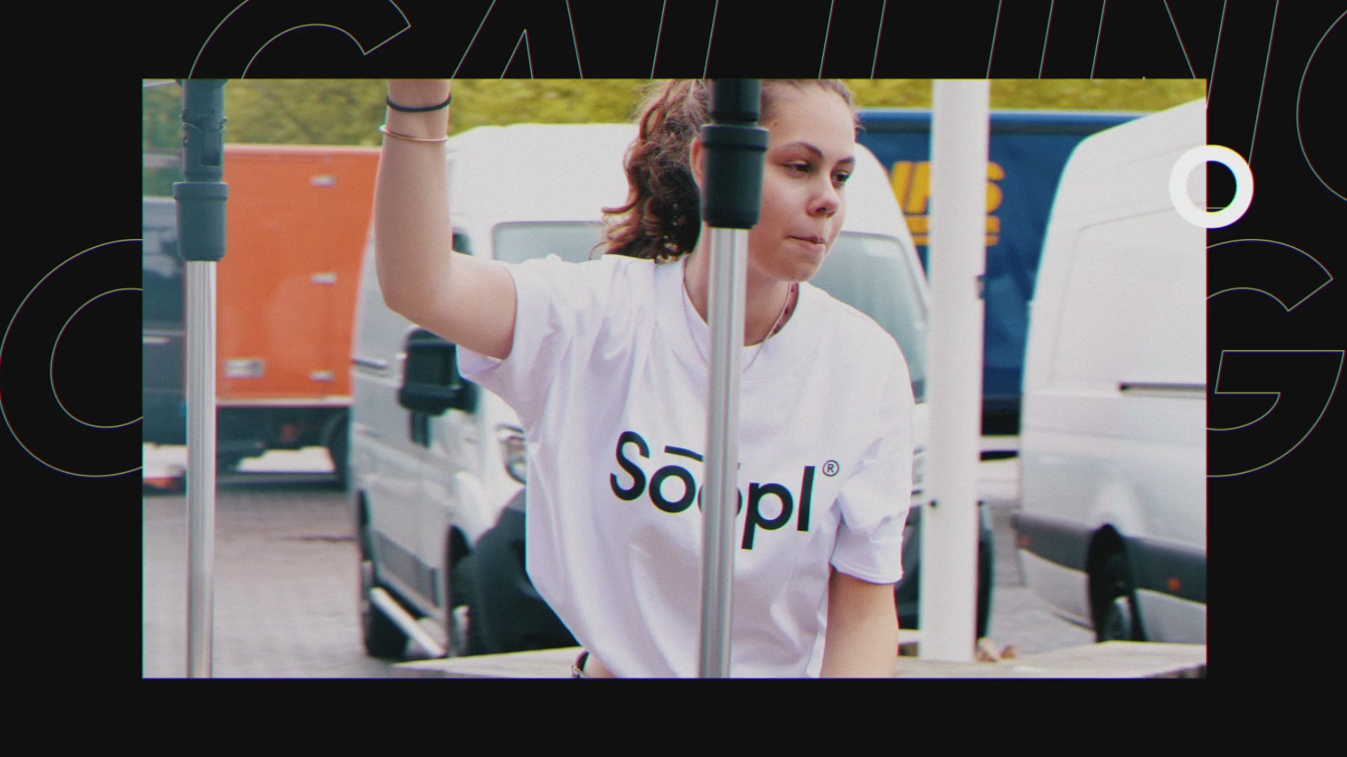 Carica il video: 